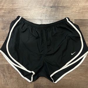 Nike Women’s Running Shorts (Large)